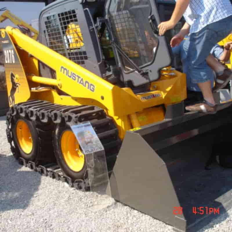 skid steel loader