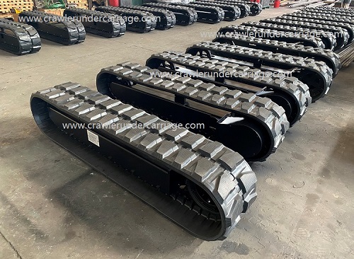 Drilling rig rubber track undercarriage