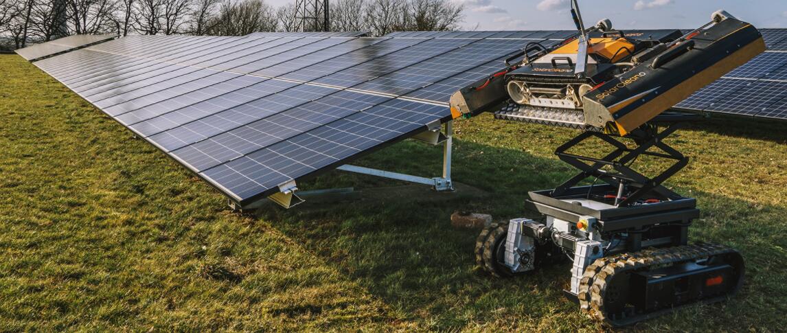 Rubber tracked solar cleaning equipment